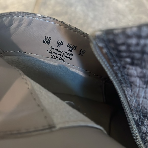 EUC Fergalicious animal print booties size 8 - Picture 4 of 5